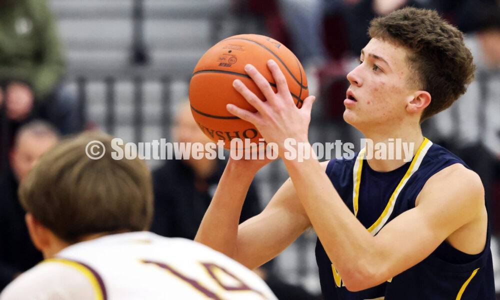 Monroe fights off Butler County rival Ross in defensive slugfest to ...