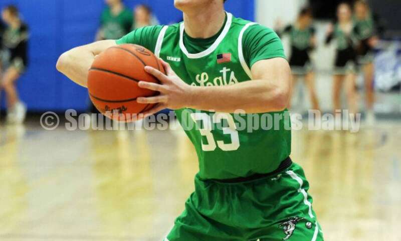Harrison High School's Christian Roether steps into a pass Dec. 8, 2025, during a boys basketball game at Reading. Harrison won 62-42. RICK CASSANO/STAFF